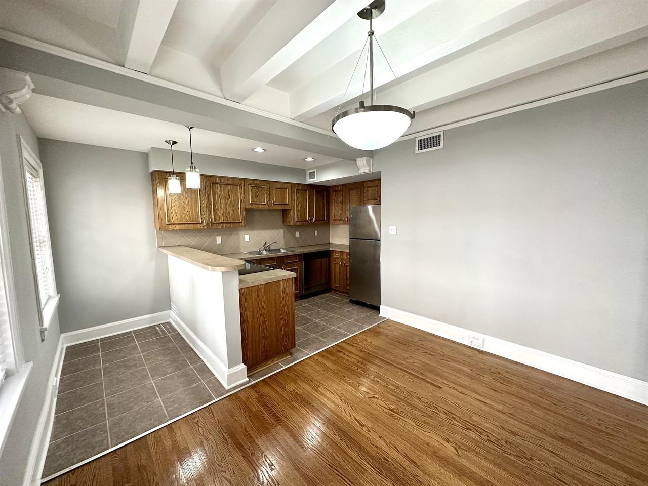 910 Ward Parkway - Photo 5 of 37