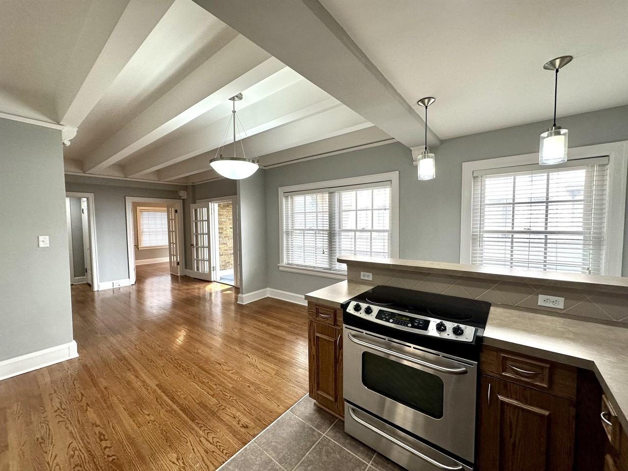 910 Ward Parkway - Photo 6 of 37