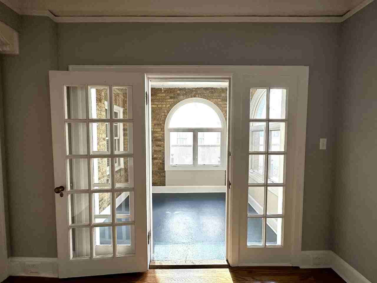 910 Ward Parkway - Photo 7 of 37