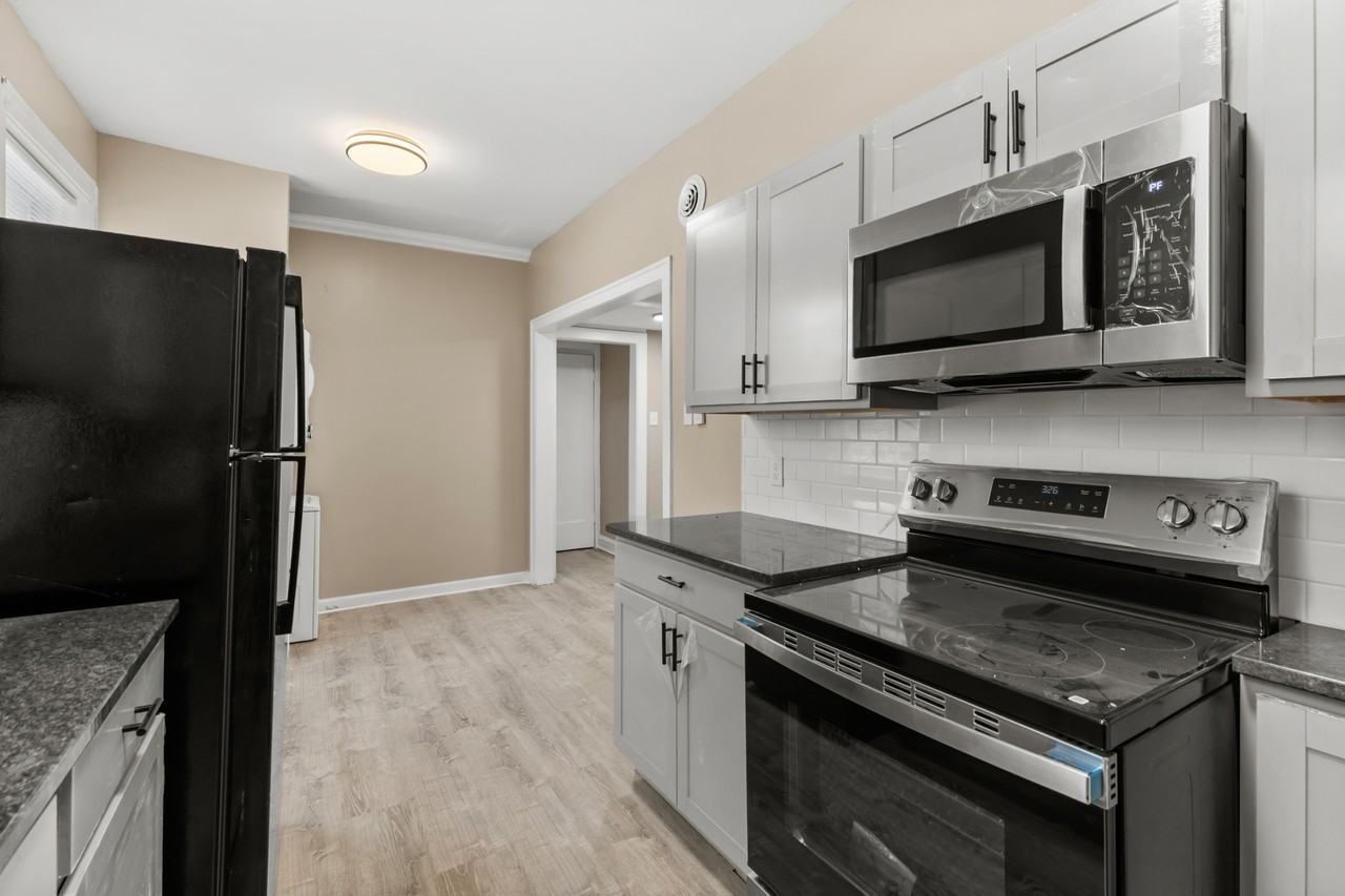 4209 Ellenwood Avenue - Photo 2 of 27