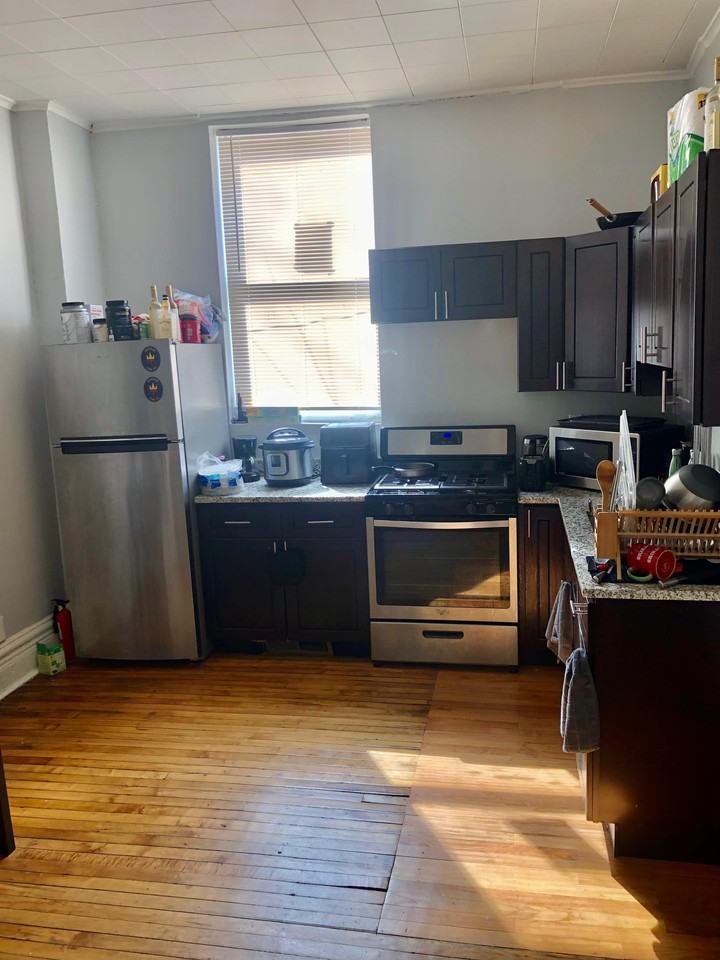 1824 West 46th - Photo 2 of 8