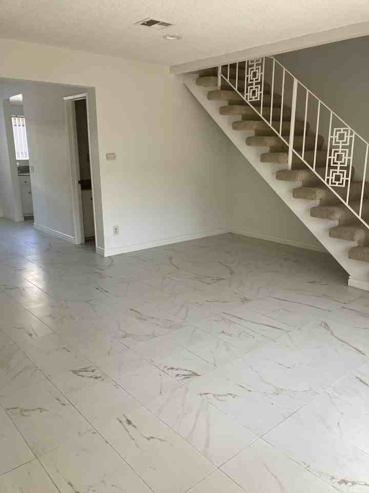 380 S Mentor Ave - Photo 3 of 9