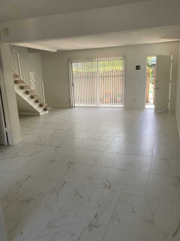 380 S Mentor Ave - Photo 4 of 9