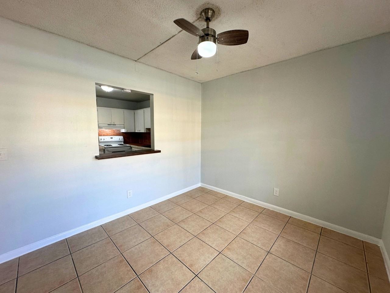 3615 Southwest 52nd Avenue - Photo 3 of 23