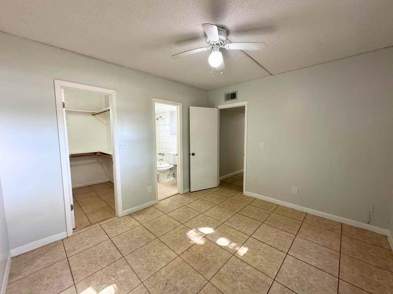 3615 Southwest 52nd Avenue - Photo 7 of 23