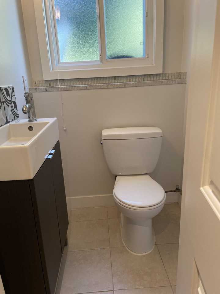 7741 Kerrywood Crescent - Photo 5 of 9