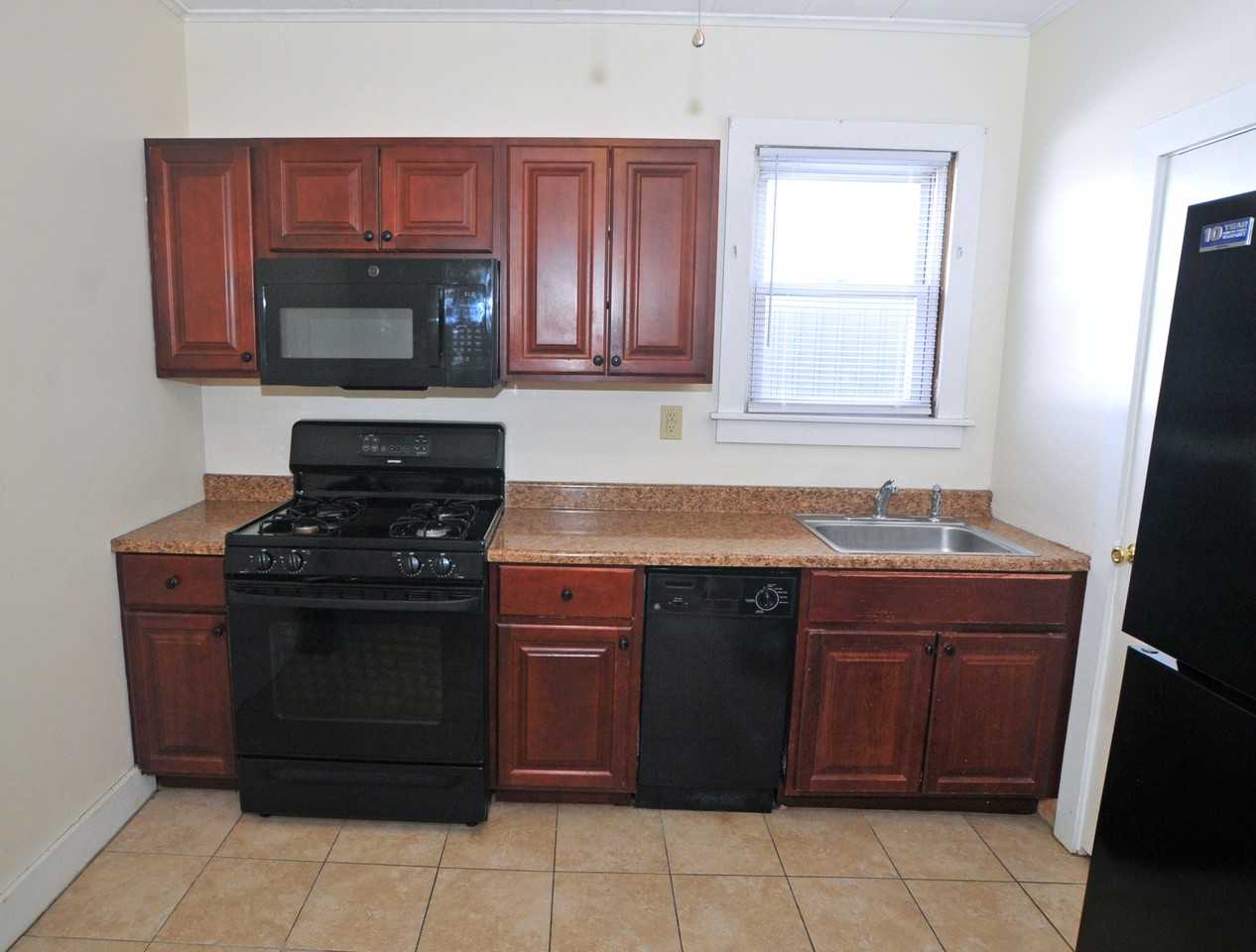 147 Mohawk Avenue - Photo 4 of 10