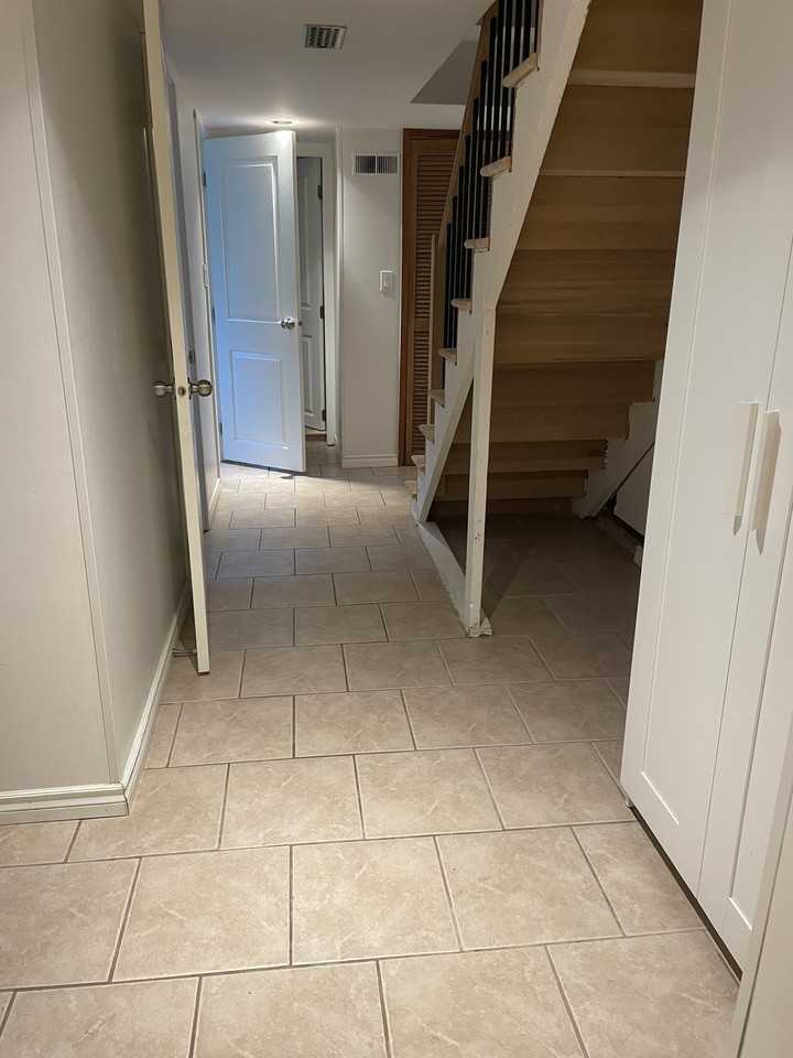 7741 Kerrywood Crescent - Photo 7 of 9