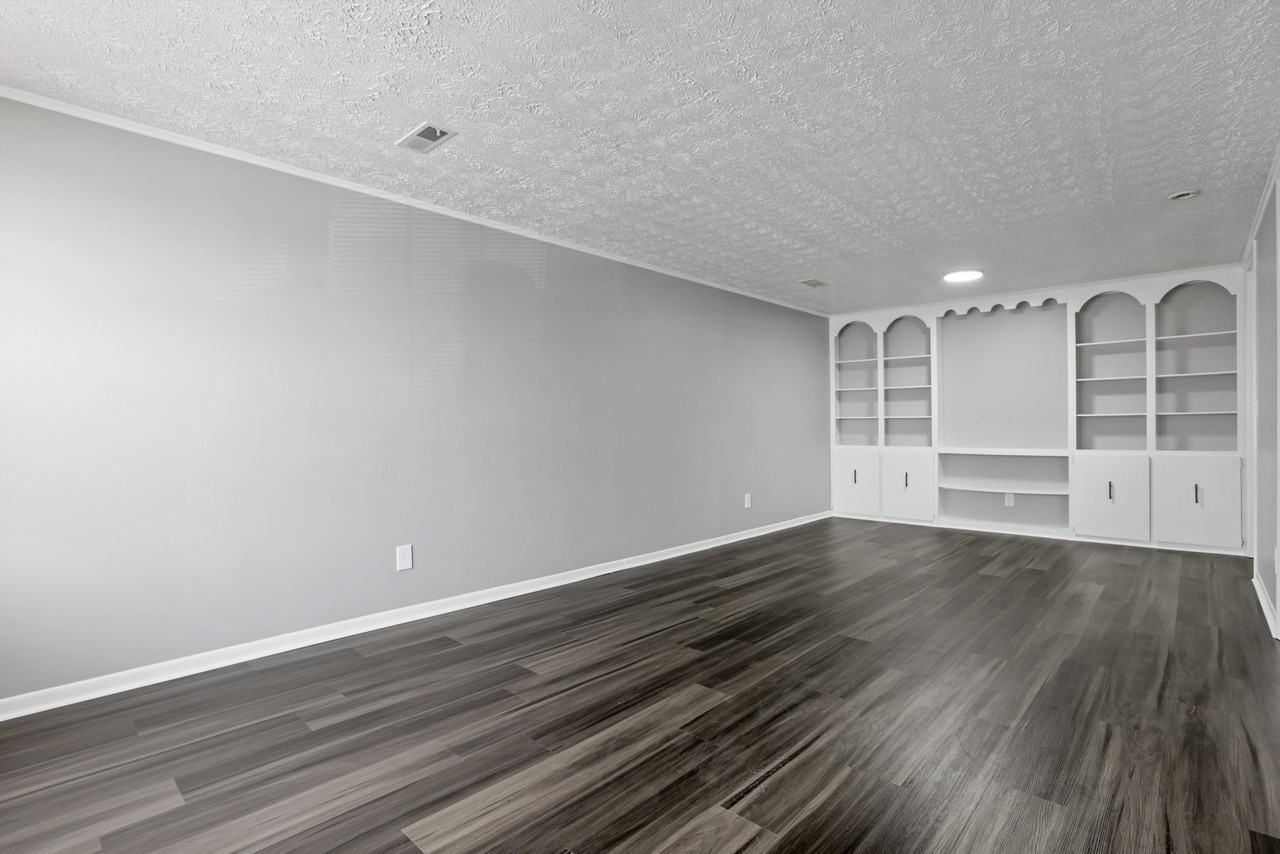 625 Mill St - Photo 3 of 10