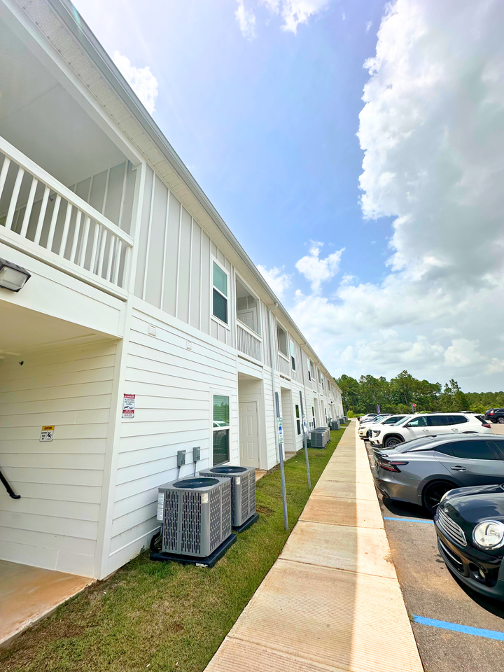 Palmetto Place Apartment - Photo 4 of 40