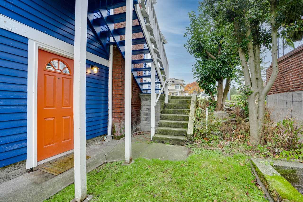 3221210 - Photo 3 of 26