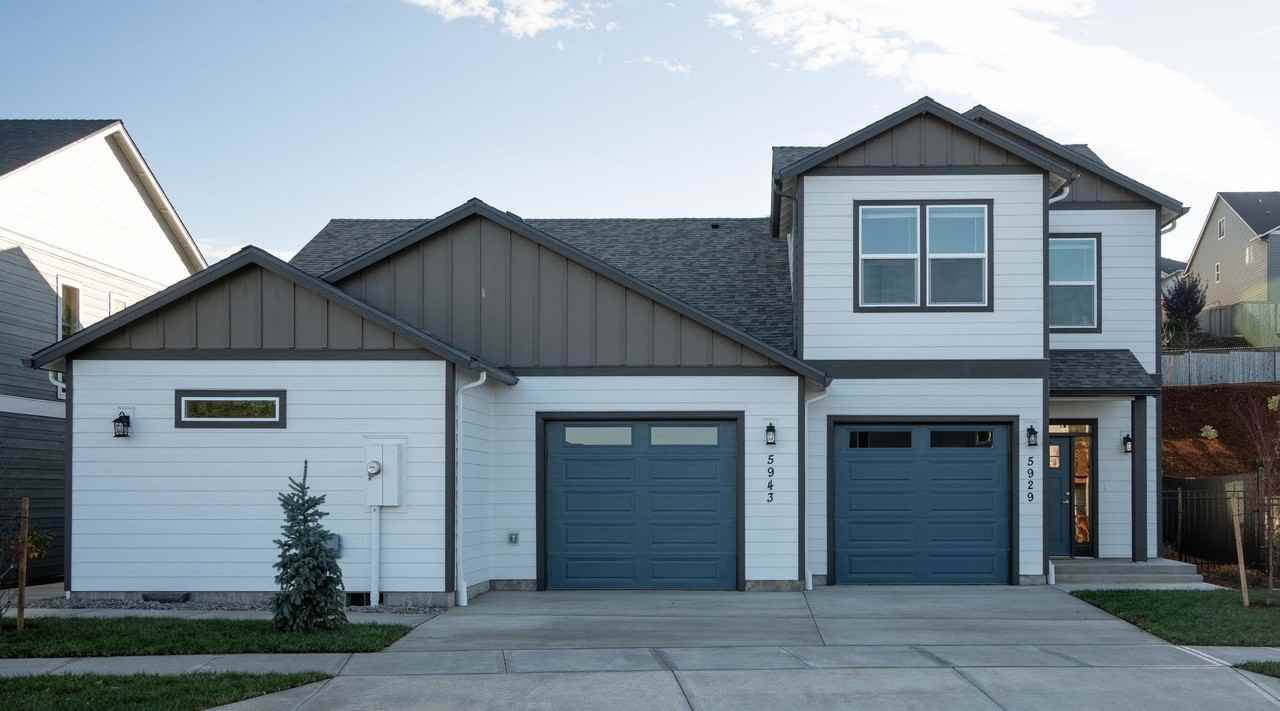 LIBERTY CREST TOWNHOMES - Photo 3 of 13