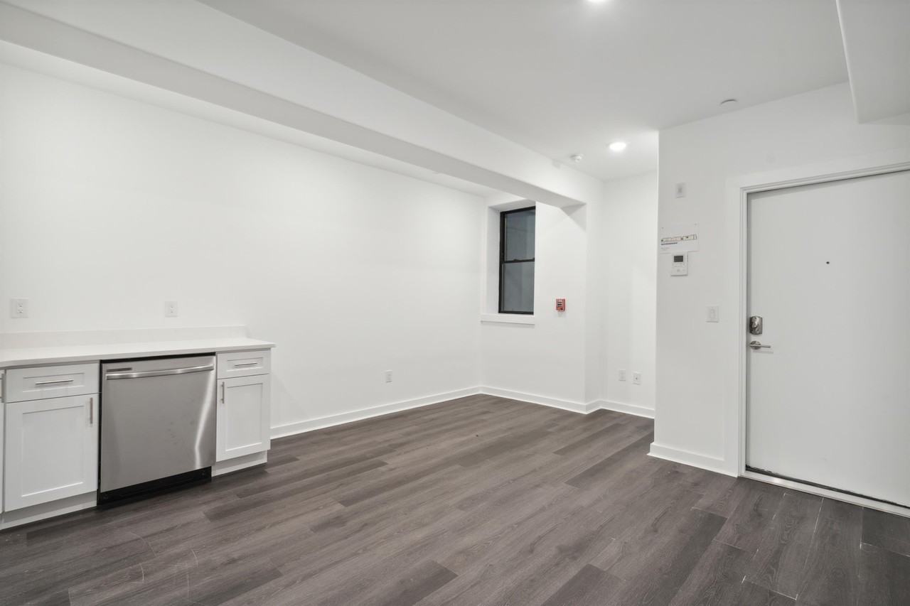 4021 Haverford Ave - Photo 3 of 7