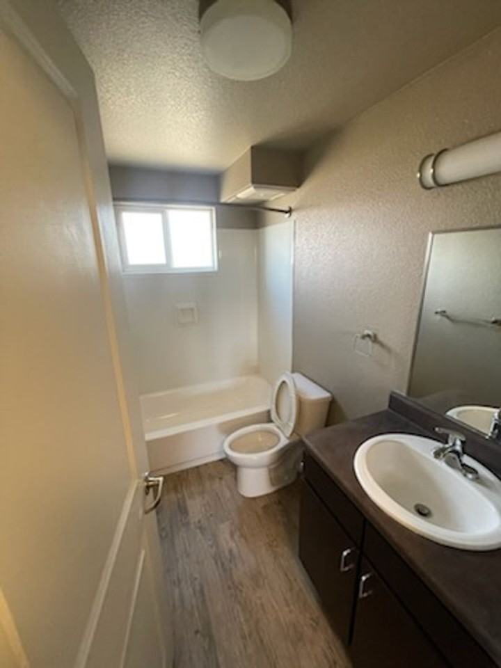 CANTERBURY APARTMENTS - Photo 4 of 8