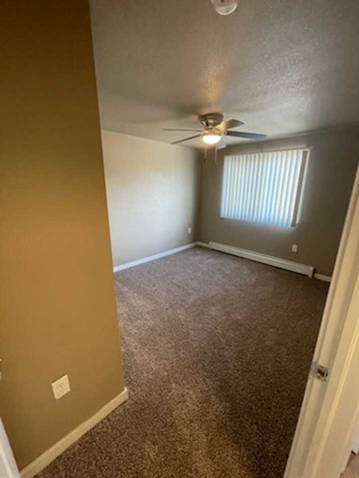 CANTERBURY APARTMENTS - Photo 6 of 8