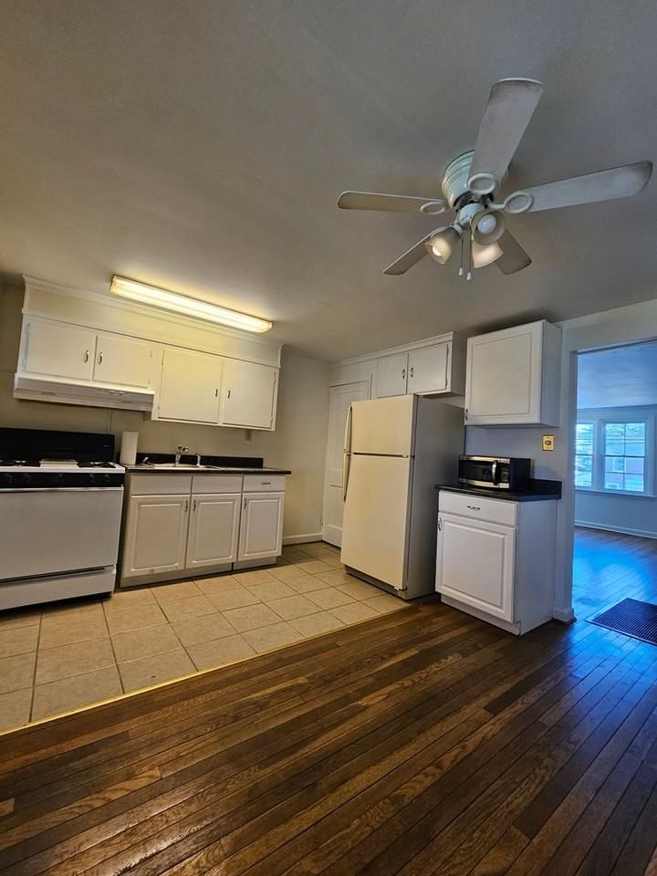 1041 Saint Joseph St - Photo 4 of 14