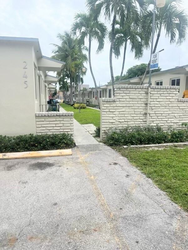 Court Palms Apartments LLC (245) - Photo 3 of 8