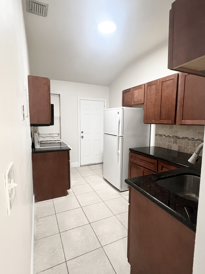 1820 Nw 15th Vis - Photo 2 of 25