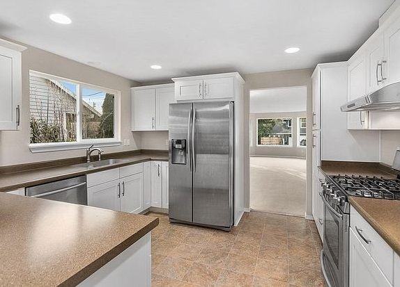 11856 Southwest Wilton Avenue - Photo 2 of 10