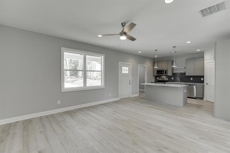 1641 E Broad St - Photo 4 of 40