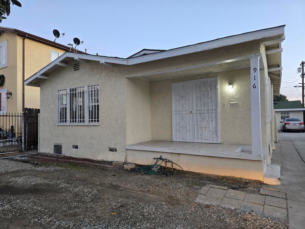 916 West 59th Place ##A