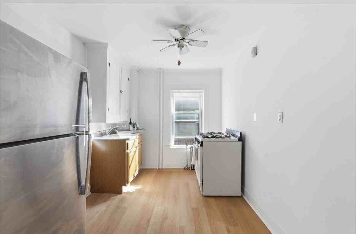 226 Fourth Avenue ##2 - Photo 3 of 9