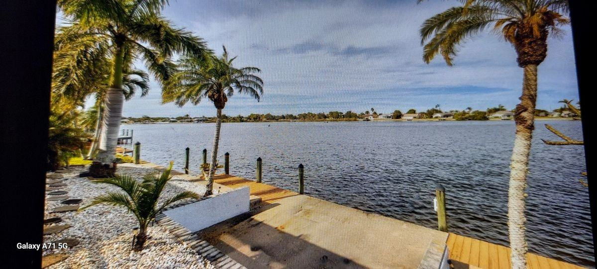 313 Southeast 6th Street - Photo 2 of 8