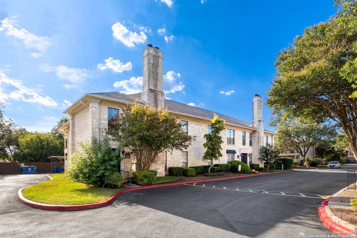 2611 Eisenhauer Road ##706