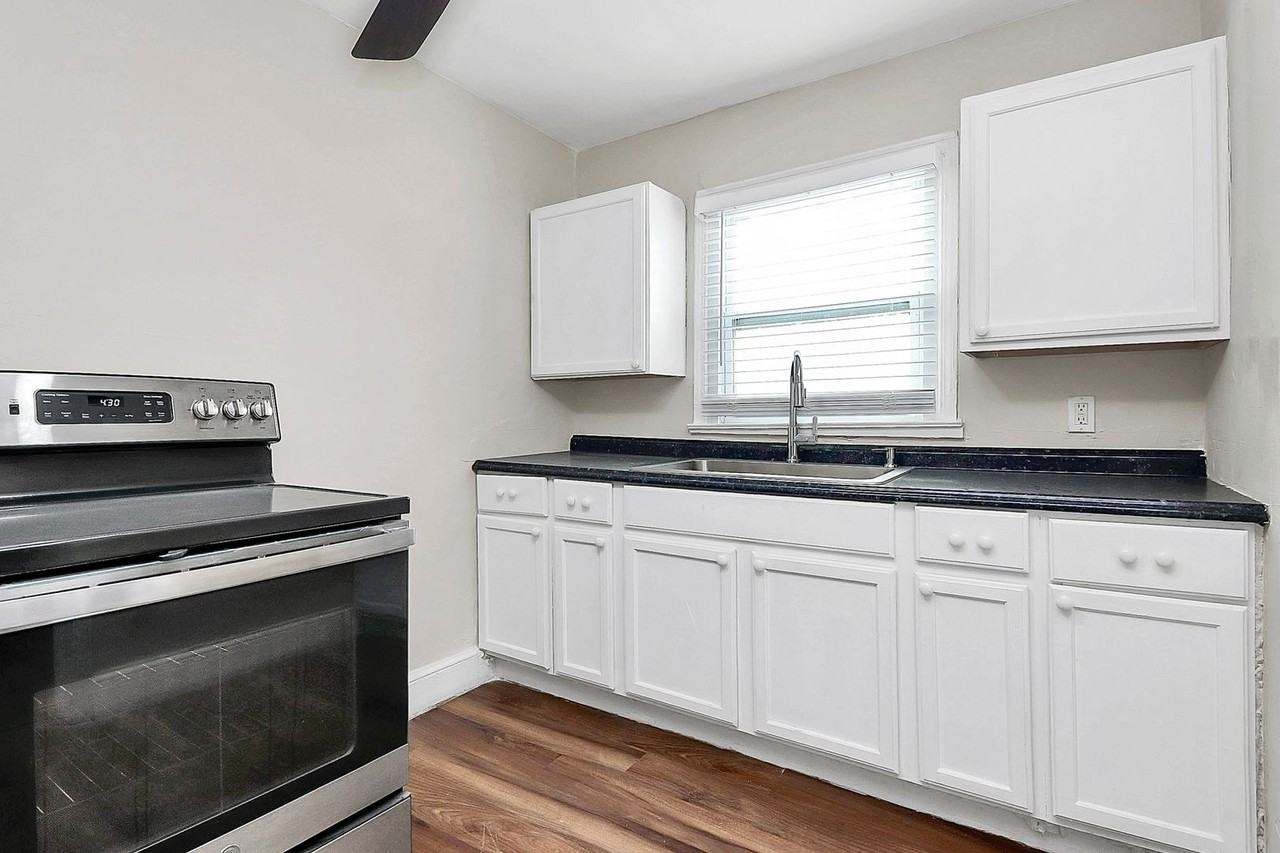 1105 Brookhurst Dr - Photo 6 of 18