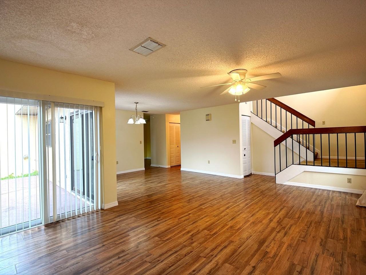 467 Hunter Circle - Photo 2 of 21