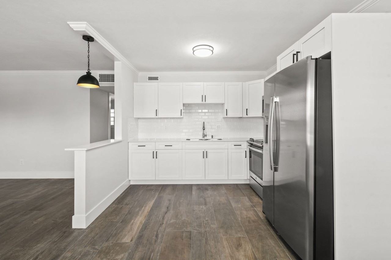 318-324 Southwind Drive - Photo 2 of 29