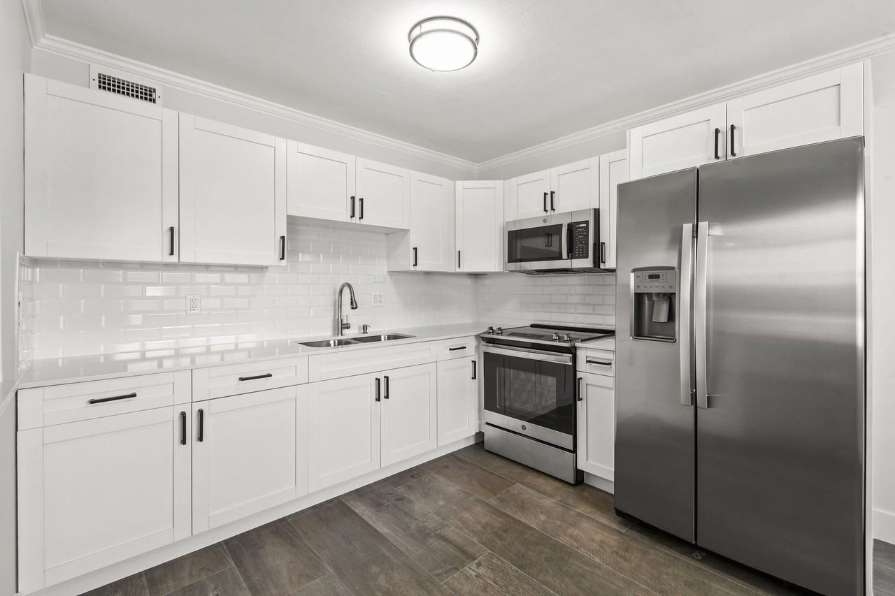 318-324 Southwind Drive - Photo 3 of 29