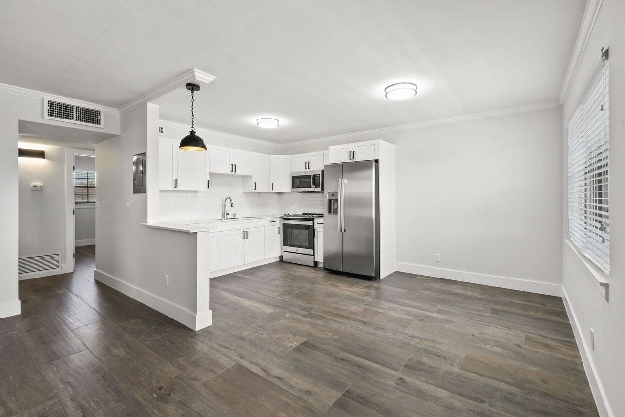 318-324 Southwind Drive - Photo 4 of 29