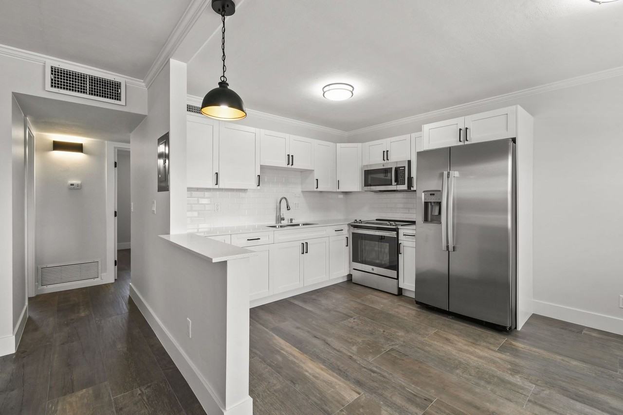 318-324 Southwind Drive - Photo 5 of 29