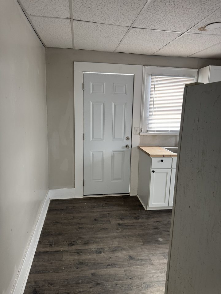 310 E Marshall St #312 - Photo 6 of 12