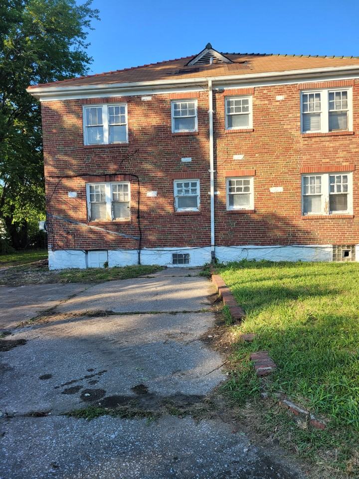 2442 2442 St Louis Ave 2444 St Louis Ave #2442UPPER - Photo 2 of 3