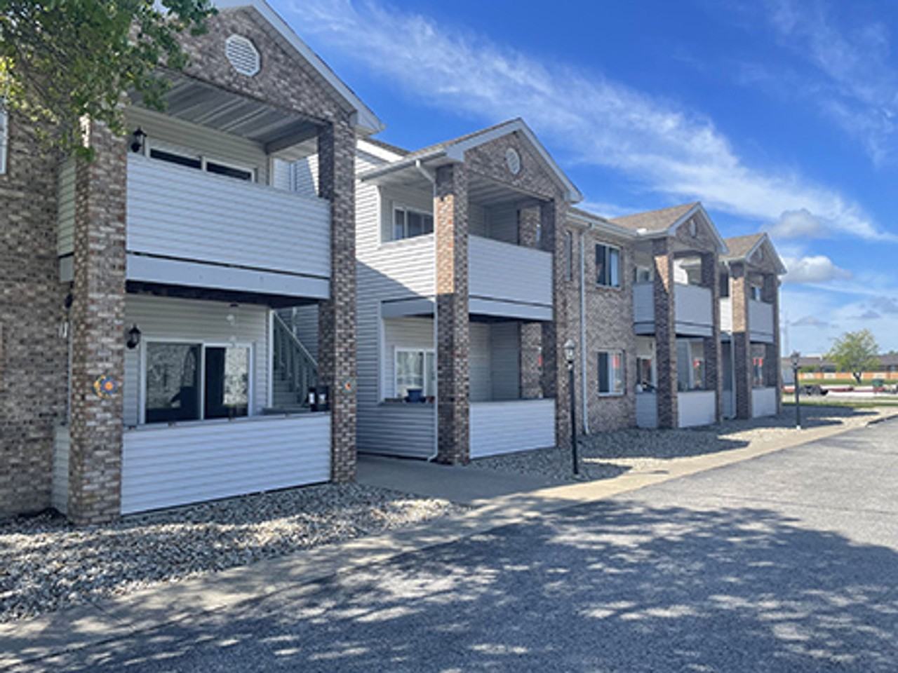 1007 W Wayne St - Photo 2 of 9