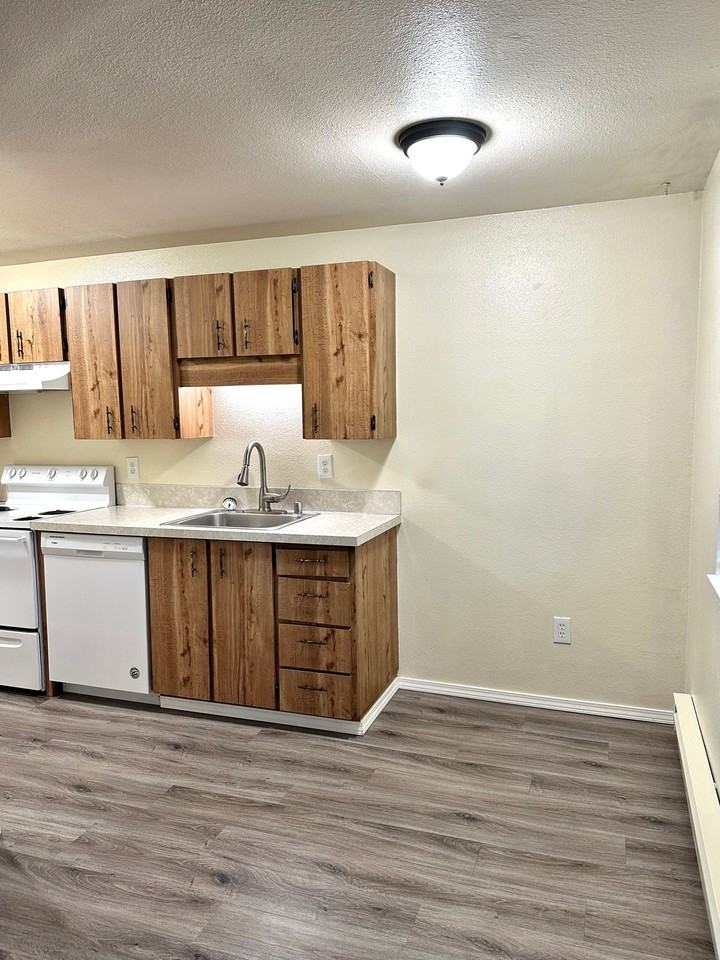 Forest Hills Apartments - Photo 2 of 10