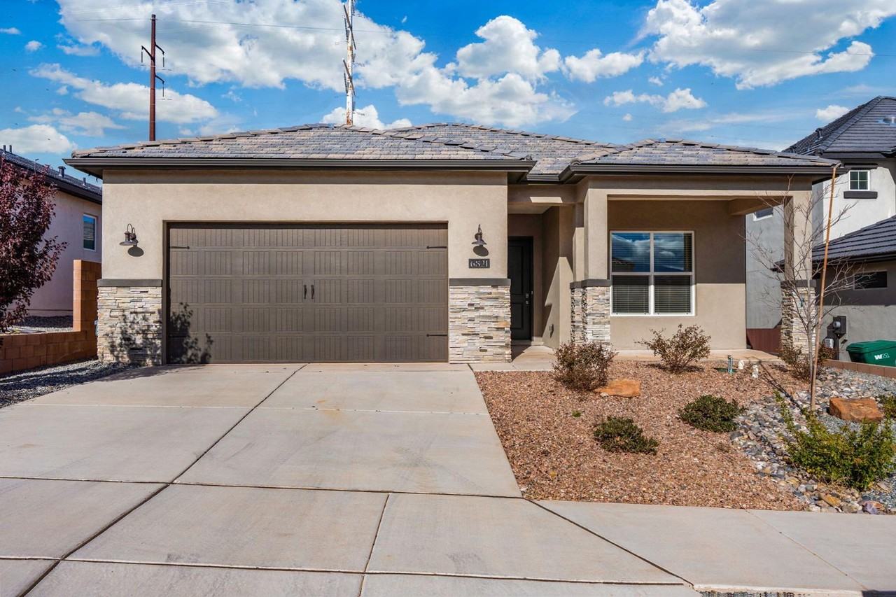 6821 Cleary Loop Ne - Photo 2 of 32