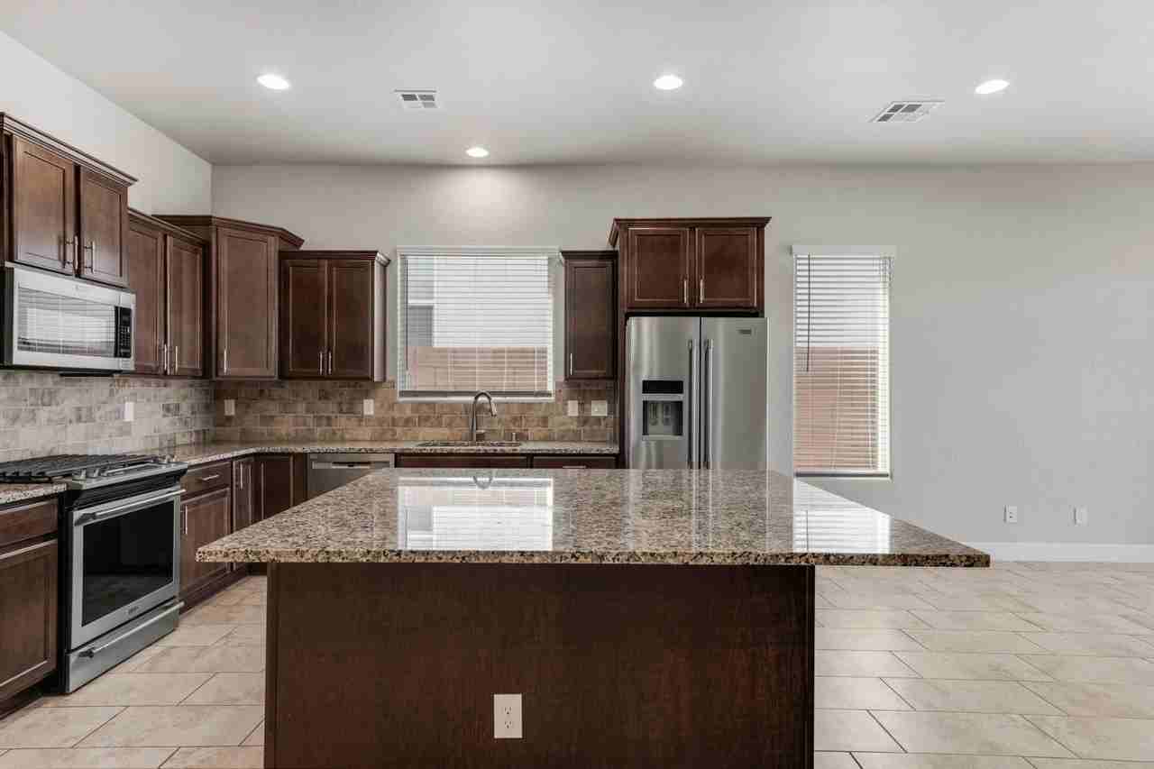 6821 Cleary Loop Ne - Photo 6 of 32