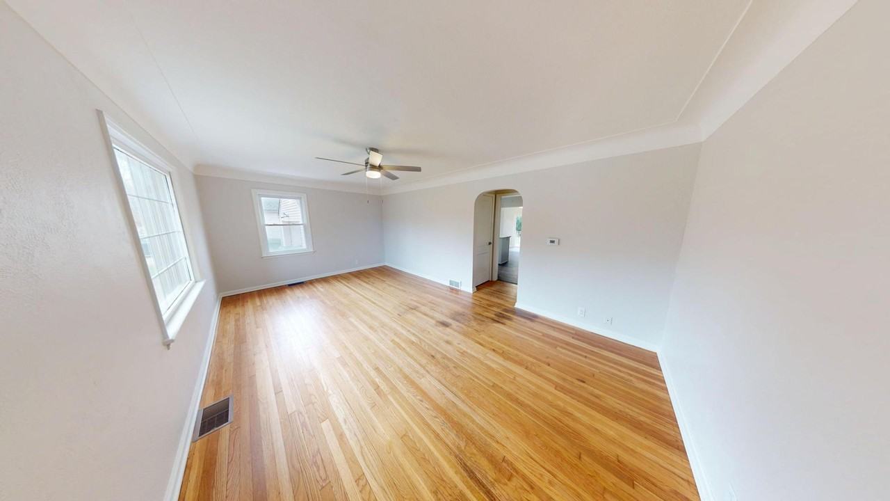 1215 Fort St - Photo 2 of 48