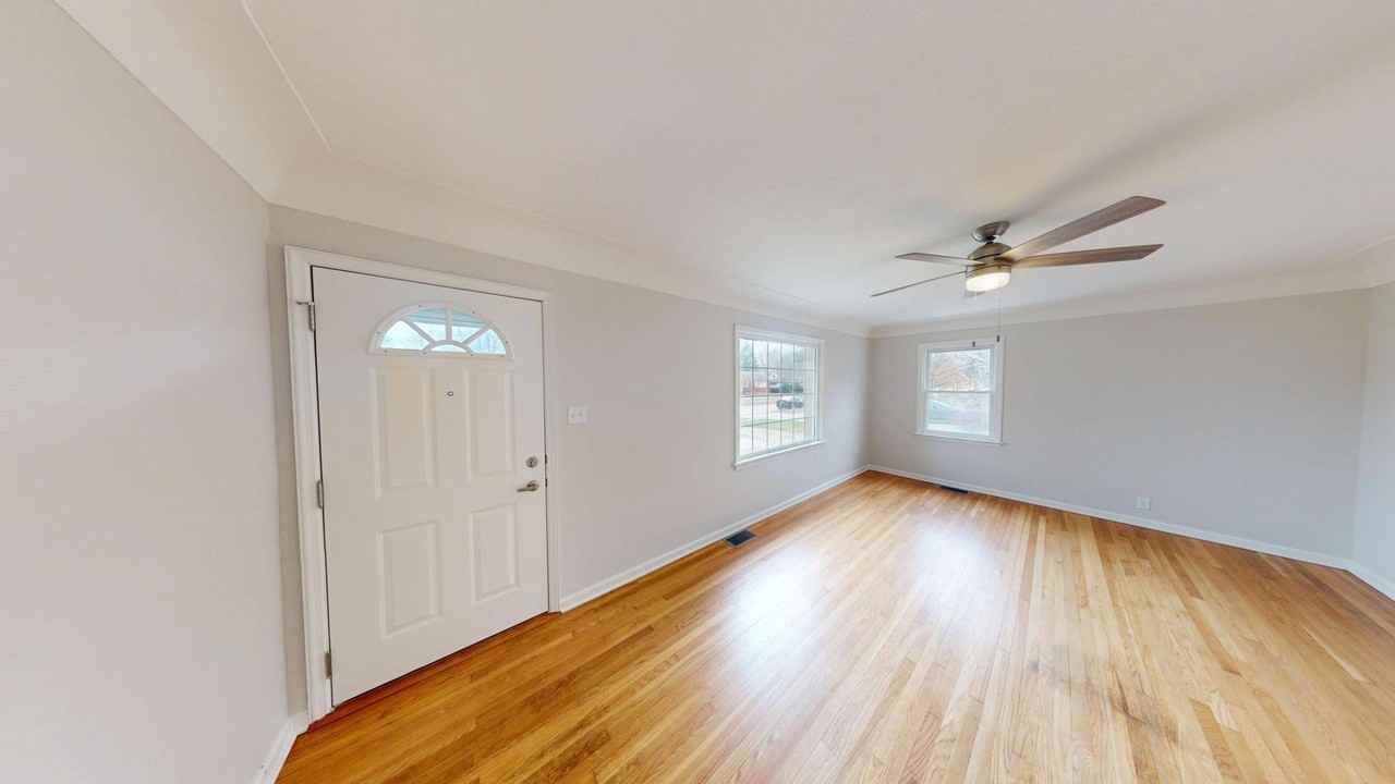1215 Fort St - Photo 3 of 48