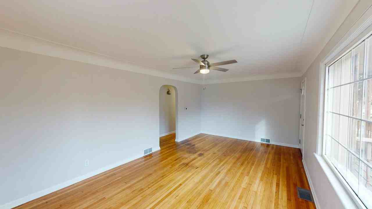 1215 Fort St - Photo 6 of 48