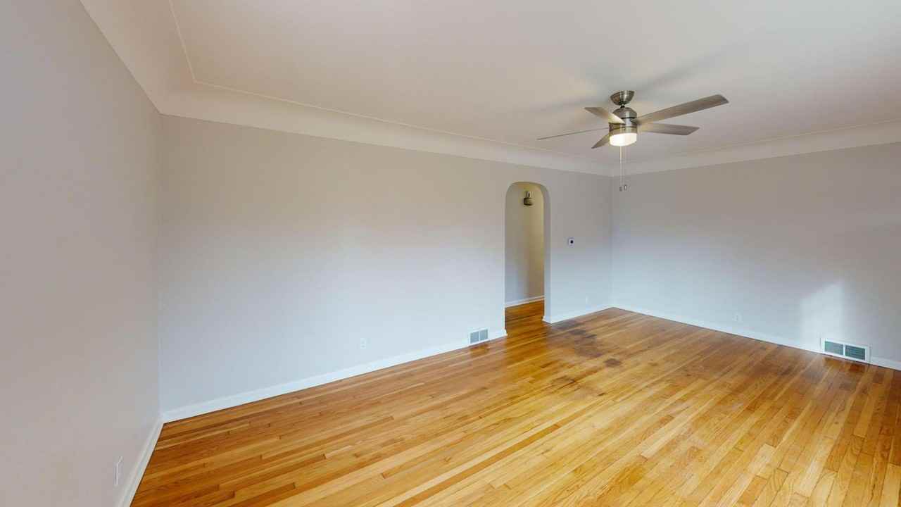 1215 Fort St - Photo 7 of 48