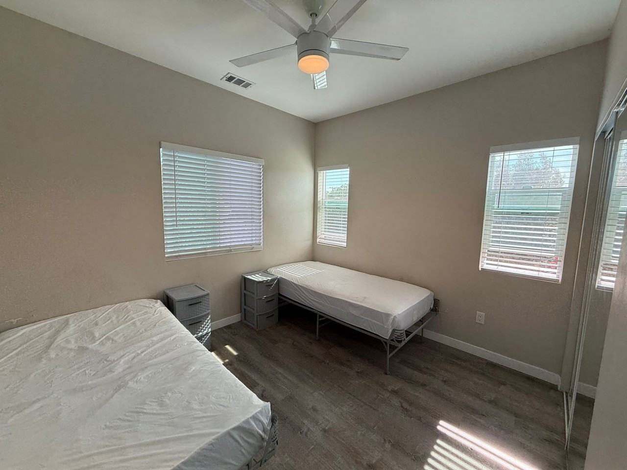 5225 E Falls View Dr - Photo 7 of 10