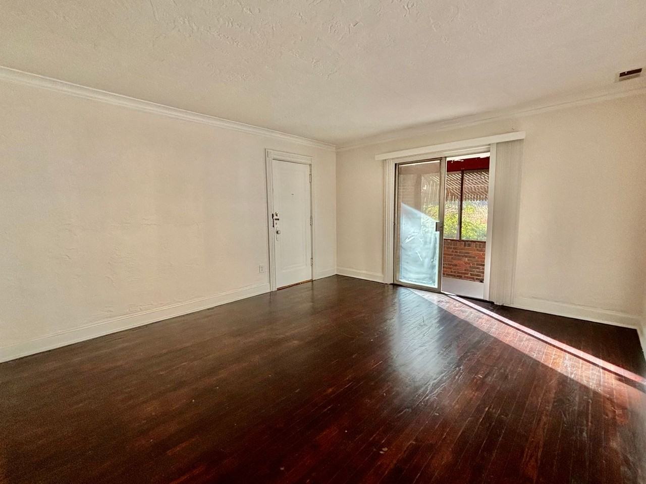 5017 Wyandotte St - Photo 3 of 15