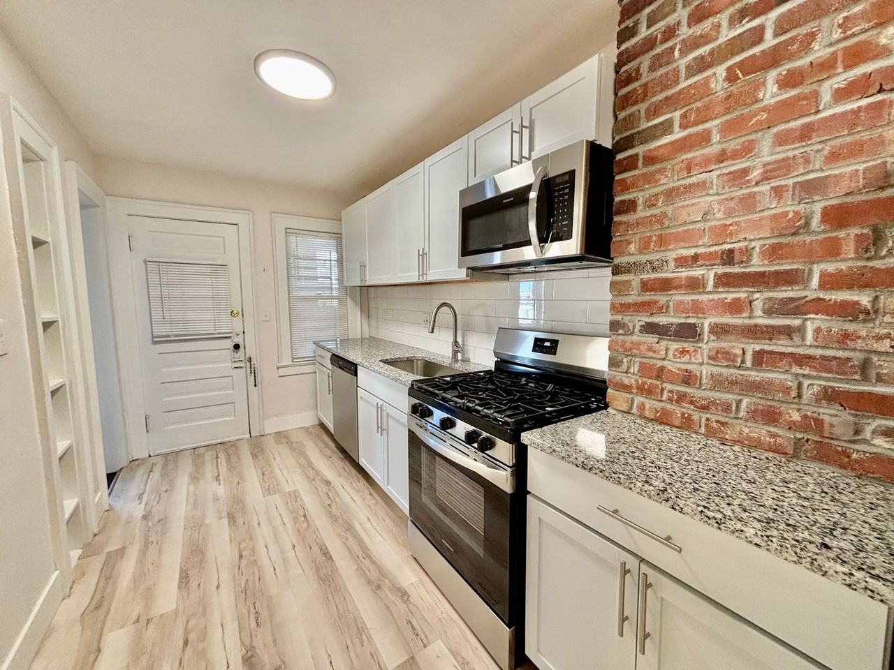 5017 Wyandotte St - Photo 7 of 15