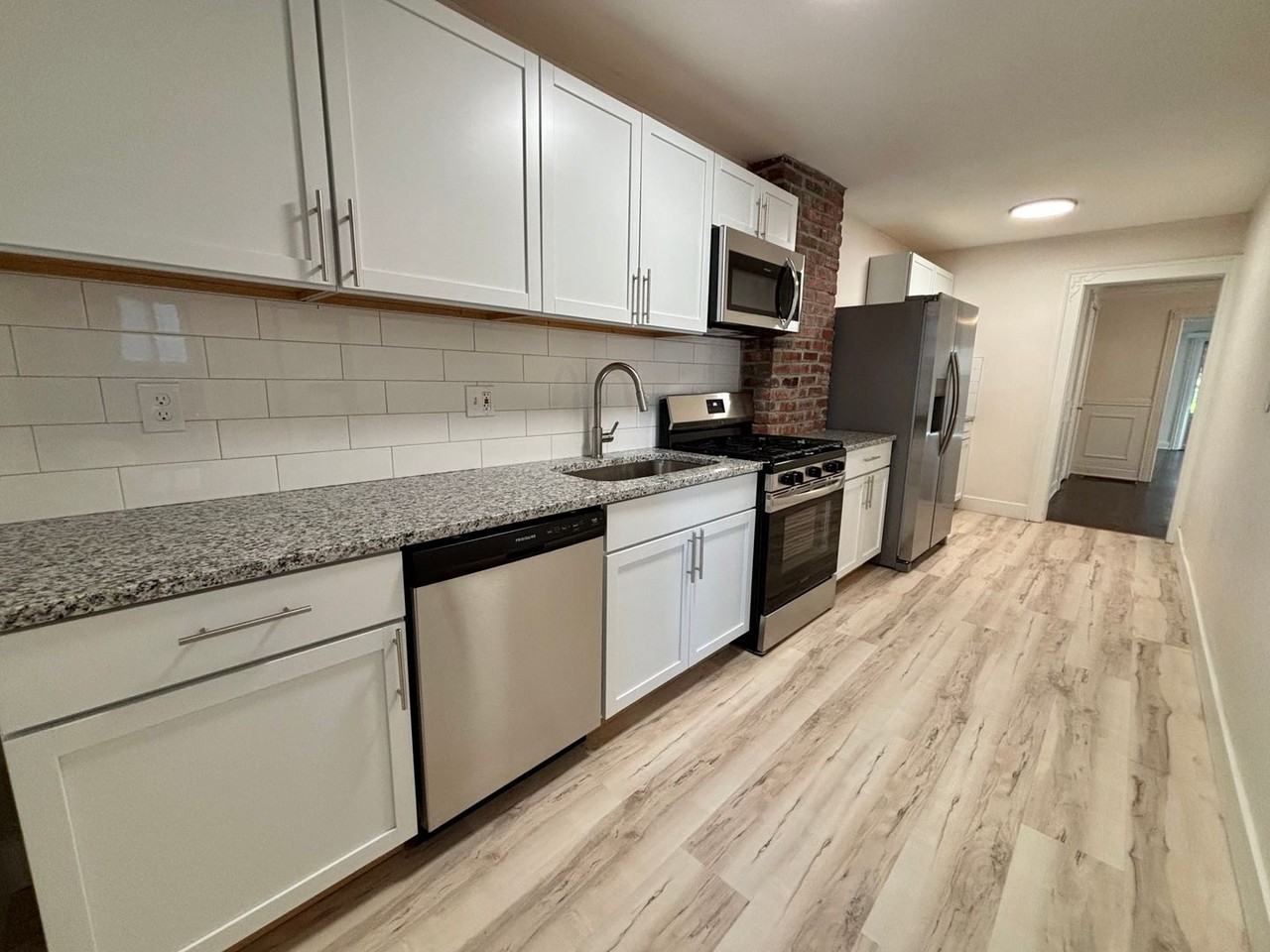 5017 Wyandotte St - Photo 4 of 17