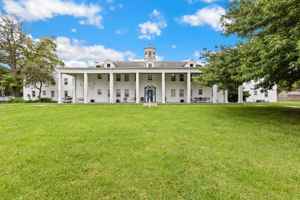 featured image of 2101 Southwest Potomac Drive