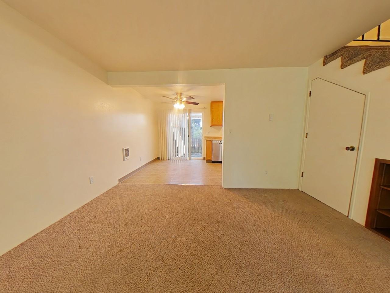 136 Ne Conifer Blvd #3 - Photo 4 of 12